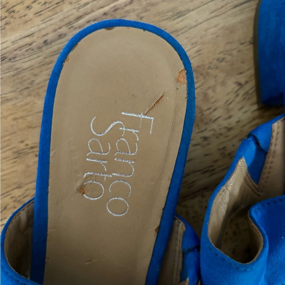 Franco Sarto Electric Blue Sandals - Picture 3 of 8